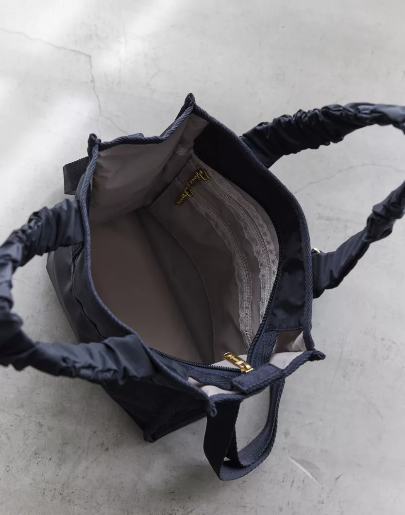 LeSportsac × 集英社 誌面連動コラボバッグ＆ポーチが完成 | LEE