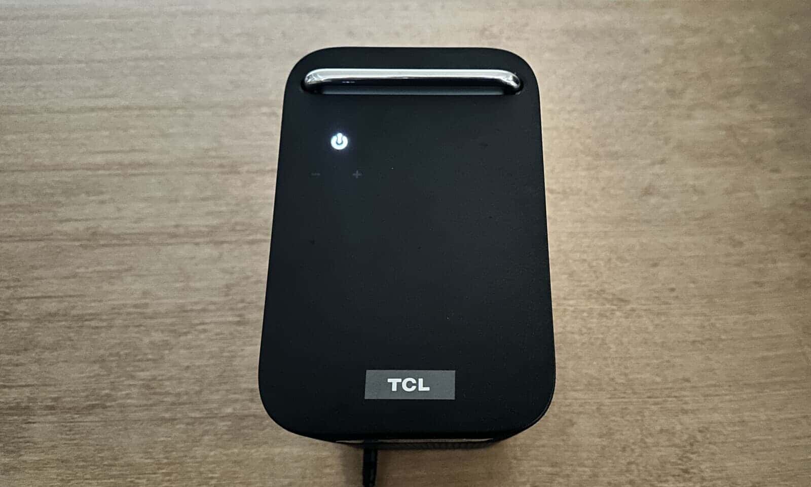 TCL A1s スマートプロジェクターをレビュー、Google TV搭載の