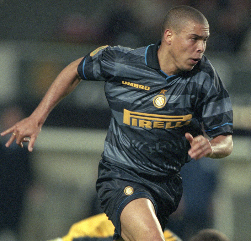 90年代インテル、「忘れないデザイン」のユニフォーム6着（Qoly）