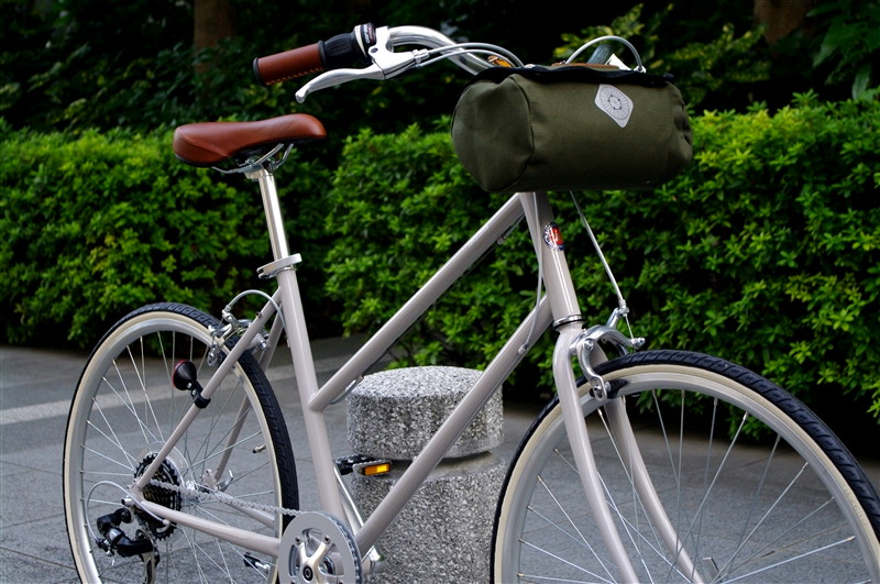 TOKYOBIKE BISOU 26 / IVORY + CARRADICE ZIP ROLL | VelostyleTICKET