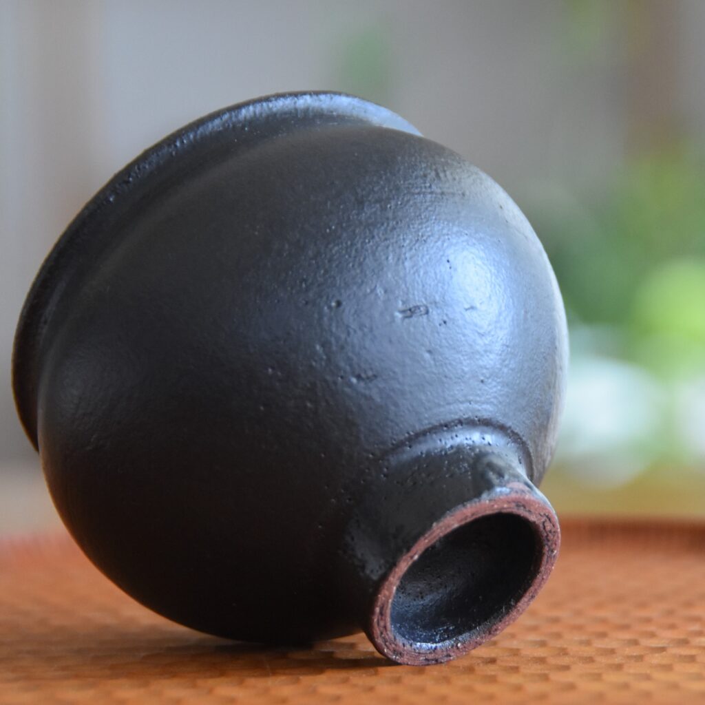 鈴木環】素材とサイズの違う黒と白のピジョンカップ【 PIGEON CUP