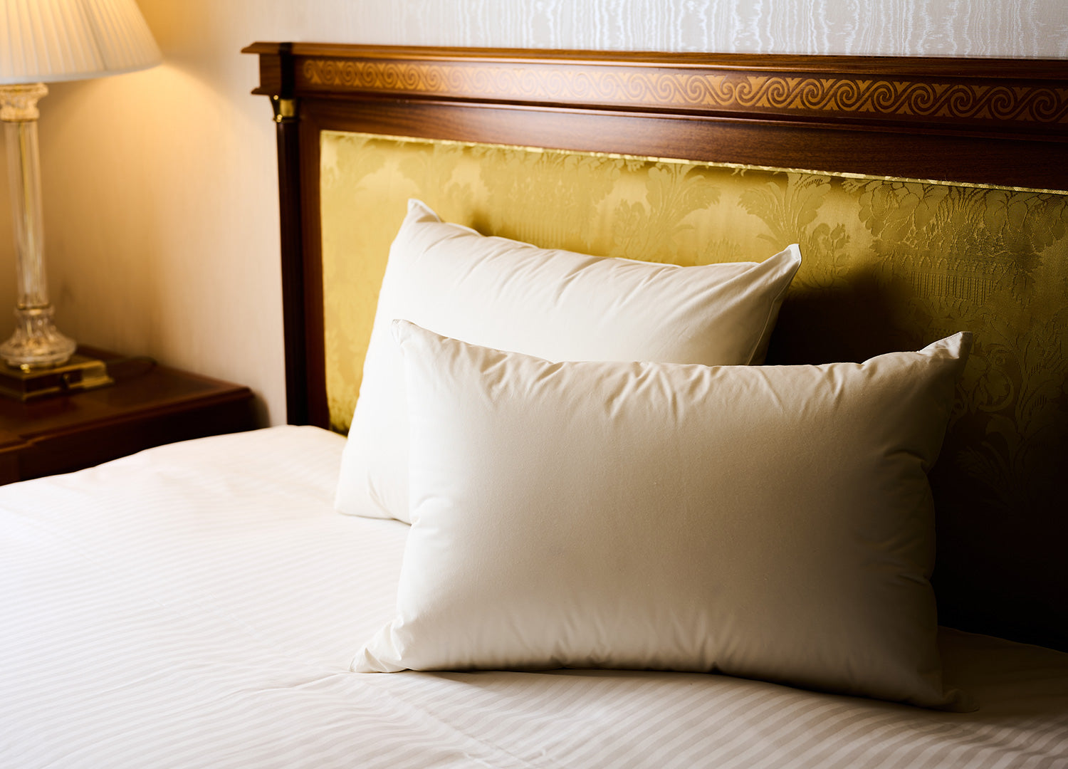 三層プレミアム羽毛枕 – 和雲