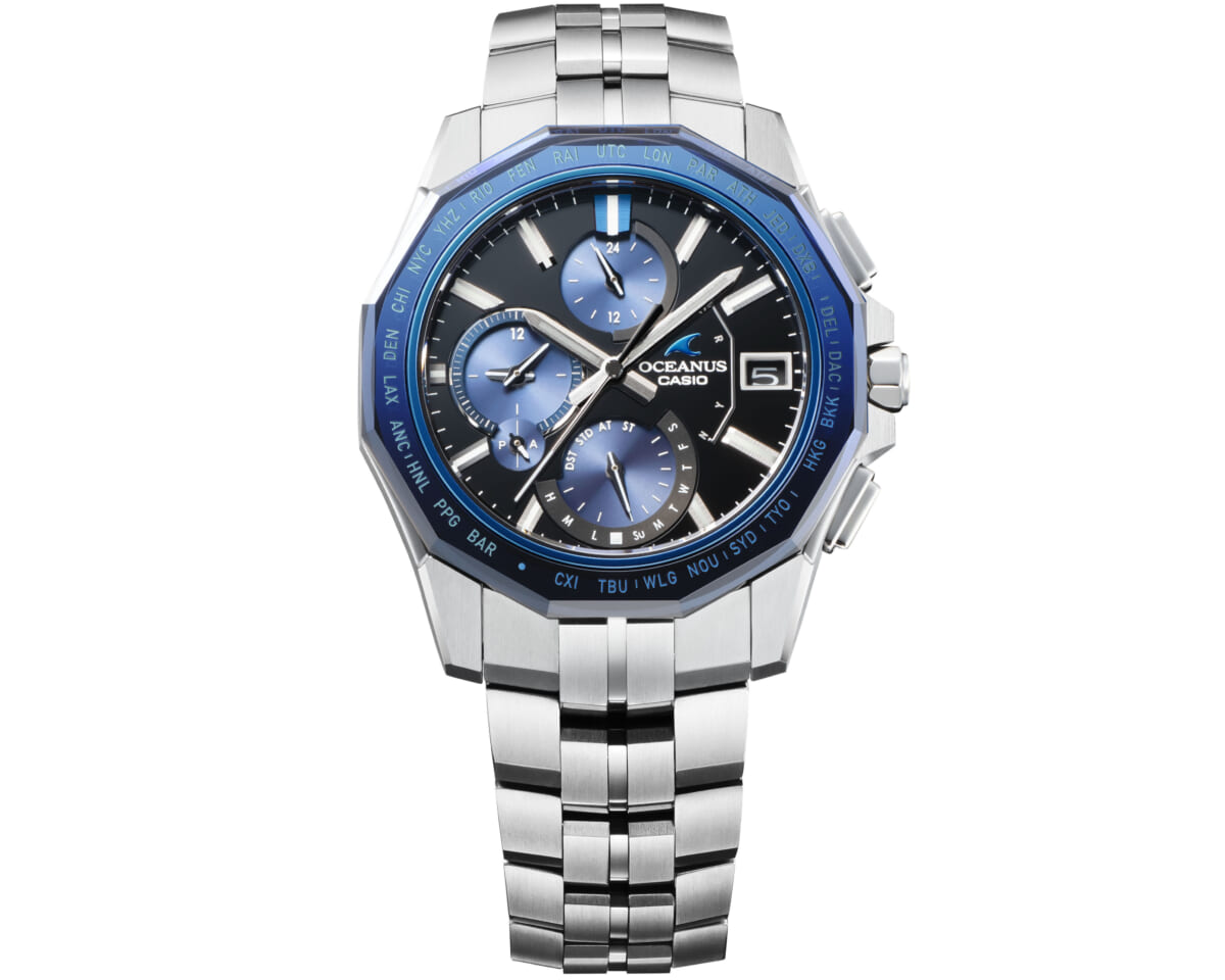 紺碧の海を連想させる透明感のあるブルーサファイアベゼルを装備した