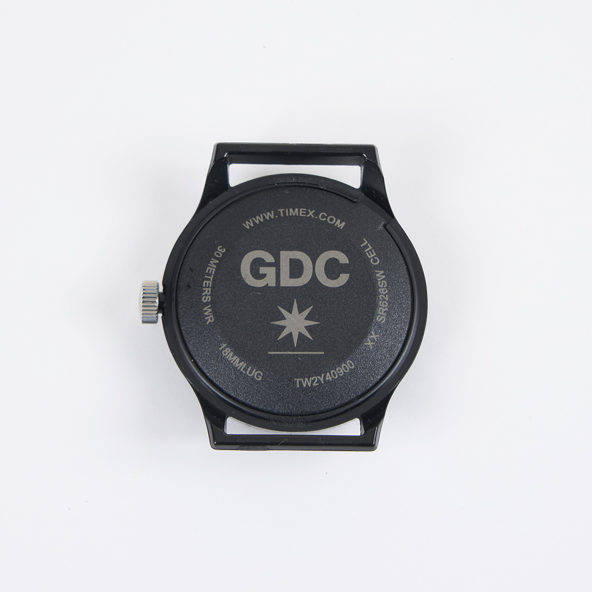 アーバンミリタリーな装いを腕に。GDCから、TIMEX とのチームアップ