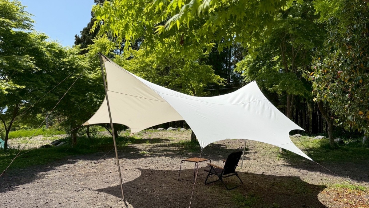 アシモクラフツの新作は、サイトで映える白のタープとアルミ合金製の