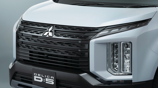 三菱が「デリカD：5」に特別仕様車「シャモニー」を設定 【ニュース