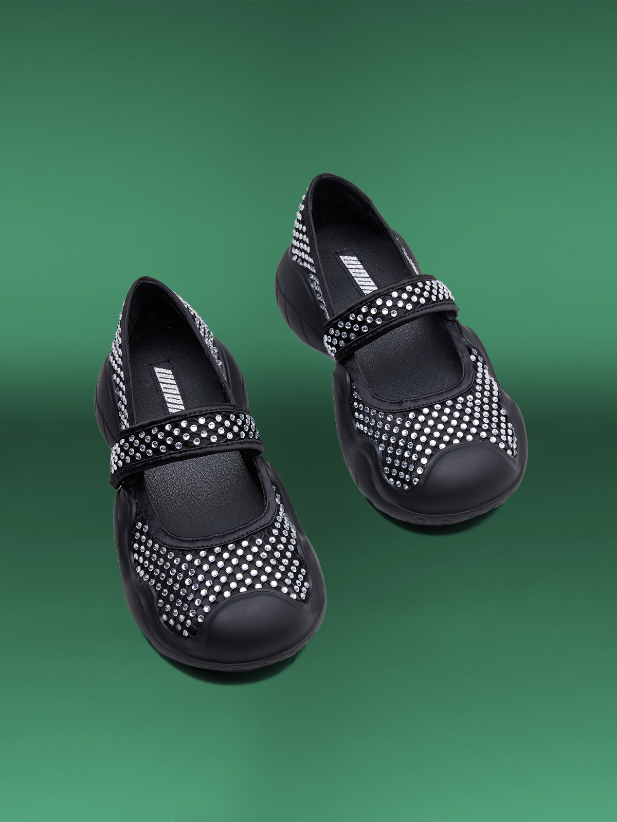 CINDY BLACK – WOOMII