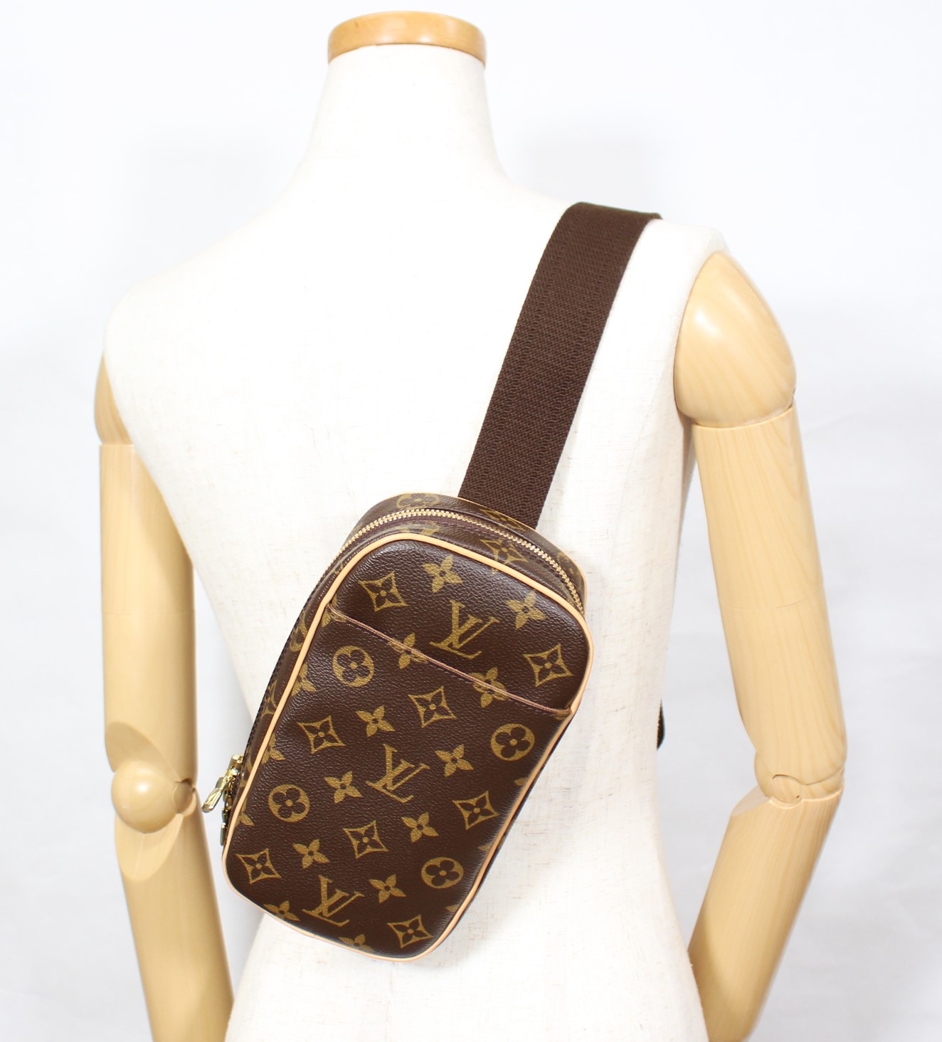 ヴィトン・ボディバッグ♬「ポシェット ガンジュ」M51870お買取り
