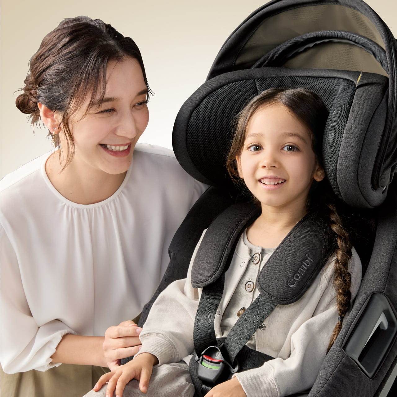 コンパクトベッド型チャイルドシート「THE S（ザ・エス）」｜コンビ