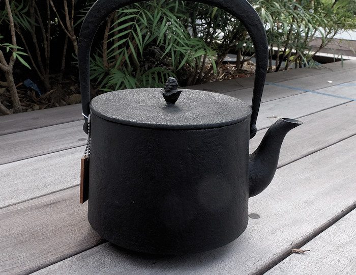 横浜ベイサイド店 虎山工房 鉄瓶3種入荷 | COOK & DINE HAYAMA