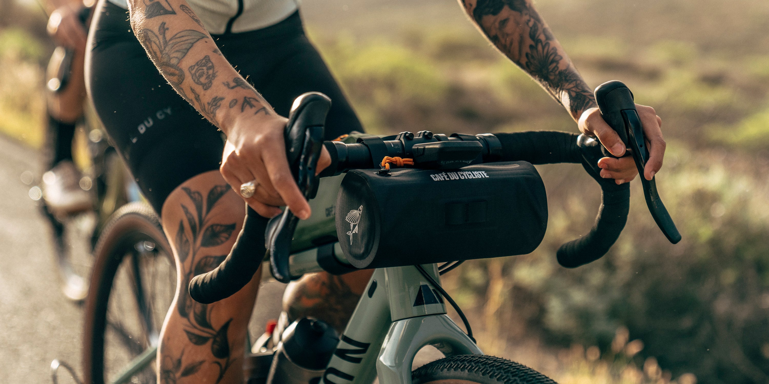 Waterproof Handlebar Pouch Bag Black – Café du Cycliste | JP