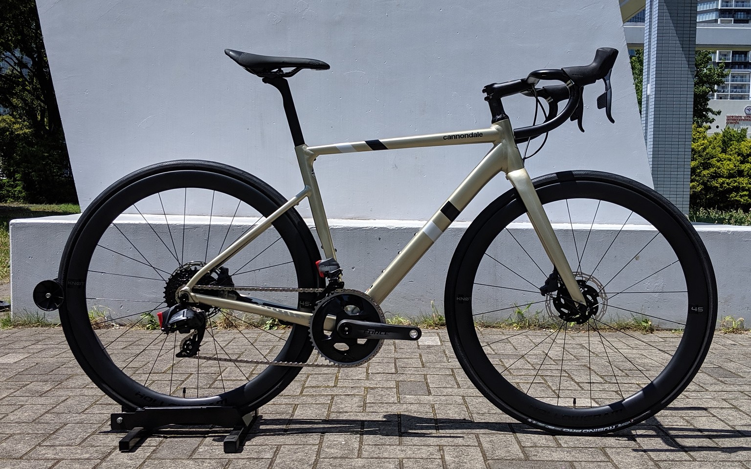 現代アルミフレームの最高傑作、CAAD13 DISC FORCE ETAPご覧いただけ