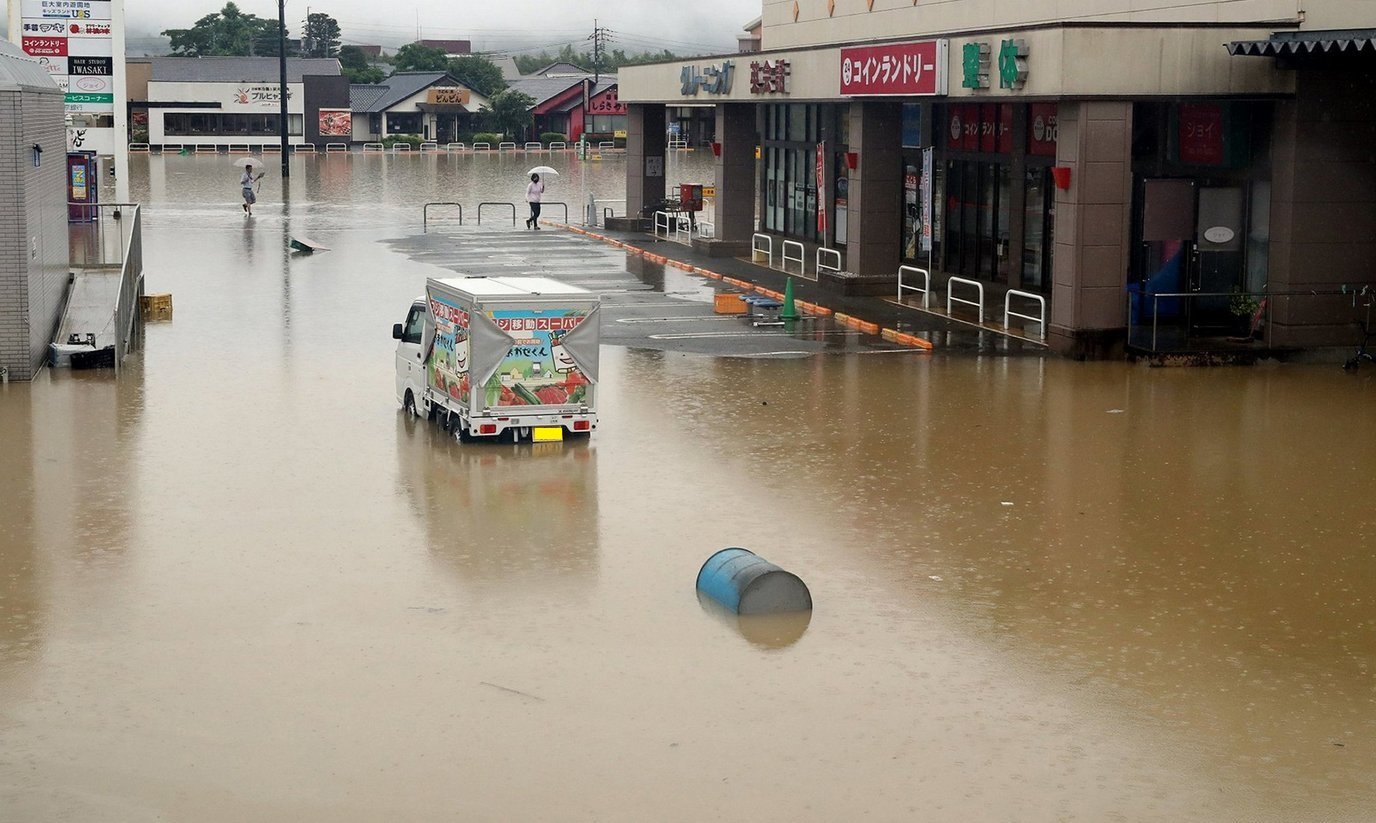 腰くらいまで水が来た」 記録的大雨の山口県、各地で土砂崩れや冠水