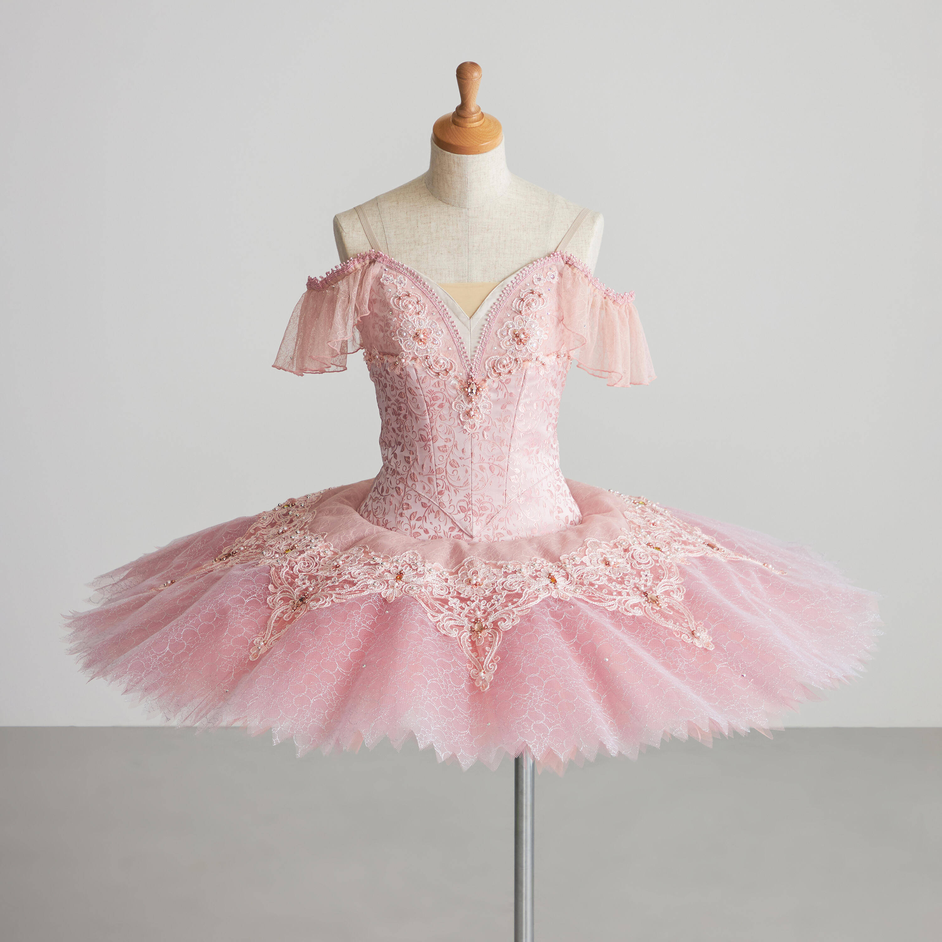 代官山本店】オリジナルバレエ衣装を店頭でお求めいただけます＜1/5