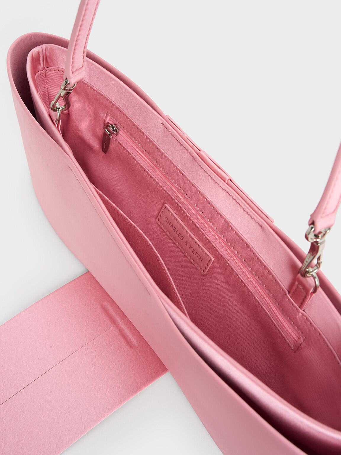 サテンボウ イロンゲイティッドショルダーバッグ - フラミンゴピンク