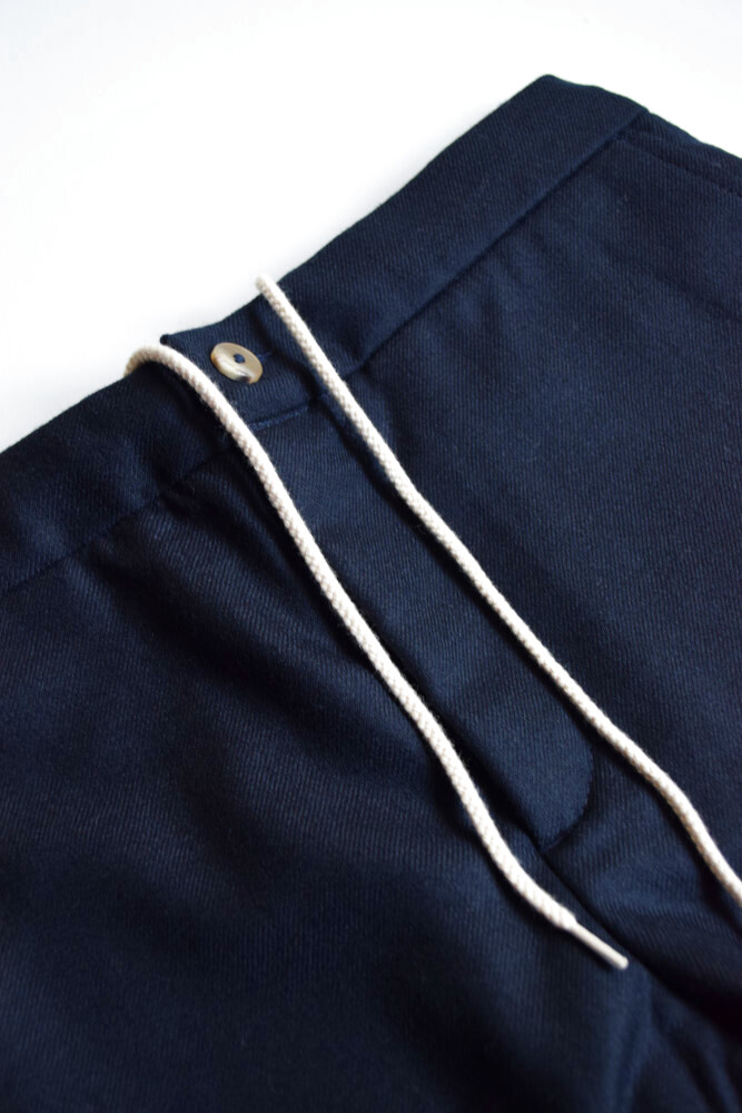 MORE SALE】DE BONNE FACTURE / DRAWSTRING TROUSERS [NAVY]