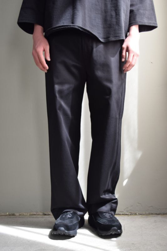 UNIVERSAL PRODUCTS (ユニバーサルプロダクツ) NO TUCK CHINO TROUSERS