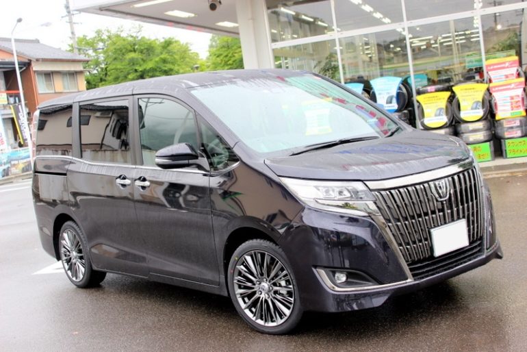 エスクァイアにRAYS・ベルサス ヴォウジェの新色を装着。 | 岐阜