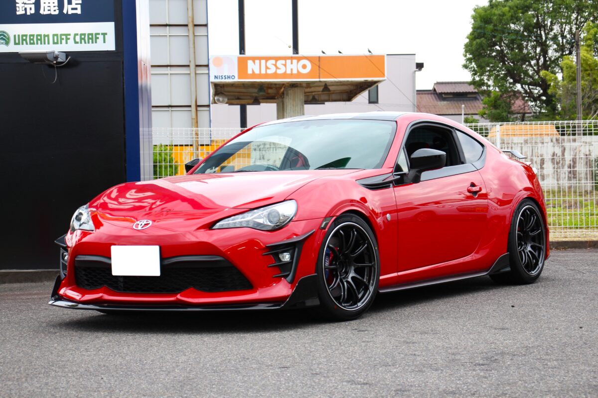 Super GTR デザインのアドバンRSⅢ 18インチを86に履く。アシもBLITZで