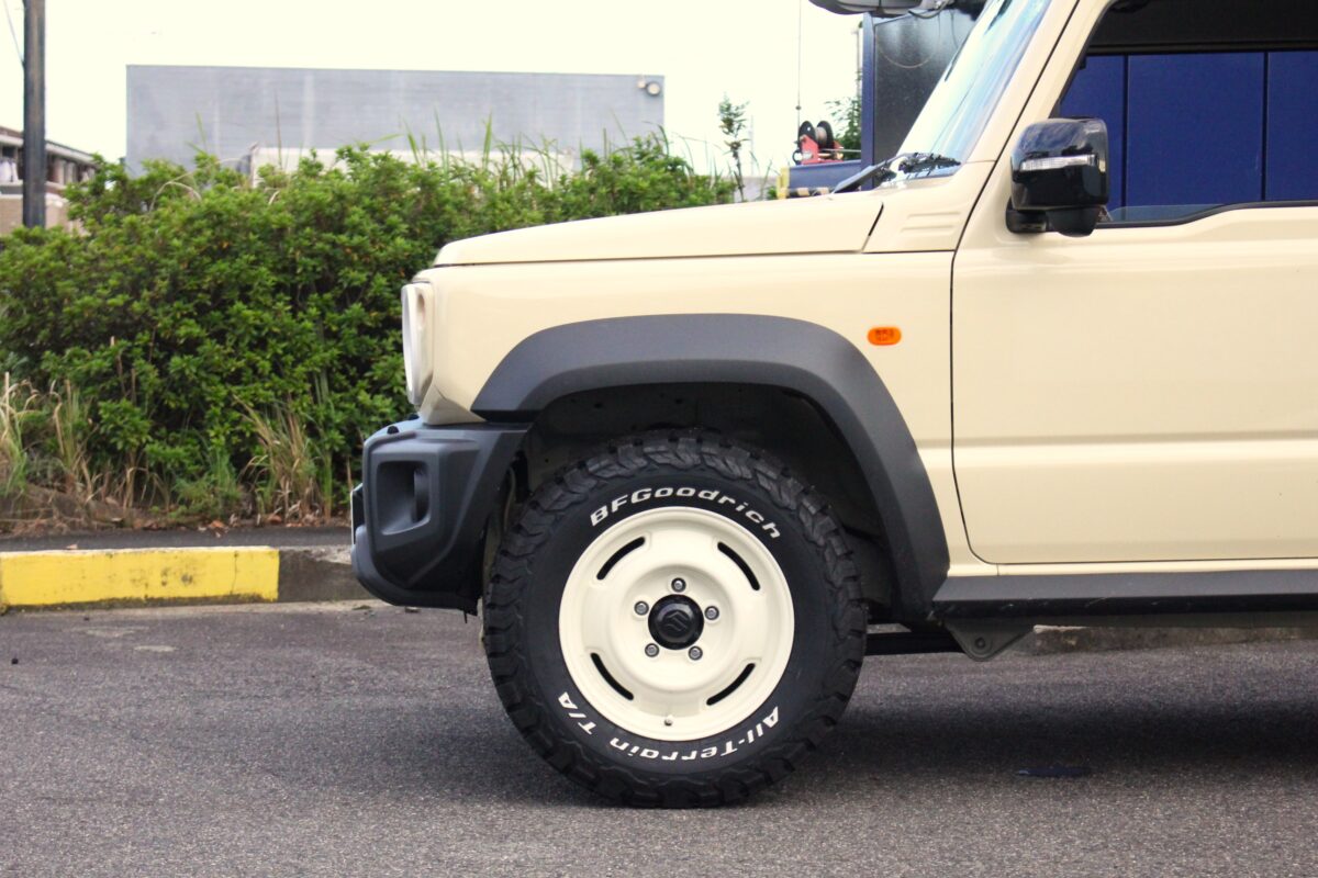 アピオ ワイルドボアSR+16inをジムニーシエラにセット。BFGのホワイト