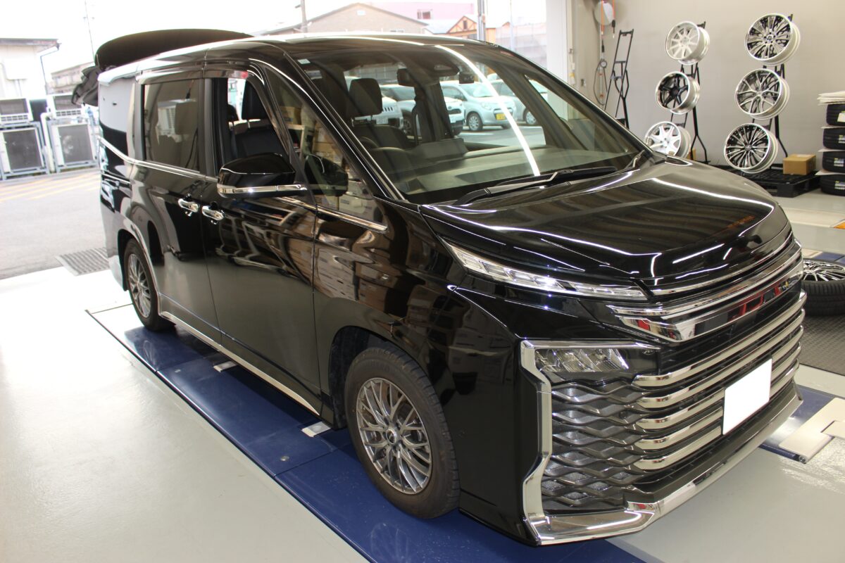 90系VOXYに18インチ】レオニスFRのBMCMCでかっこよく！ | 尾張旭店