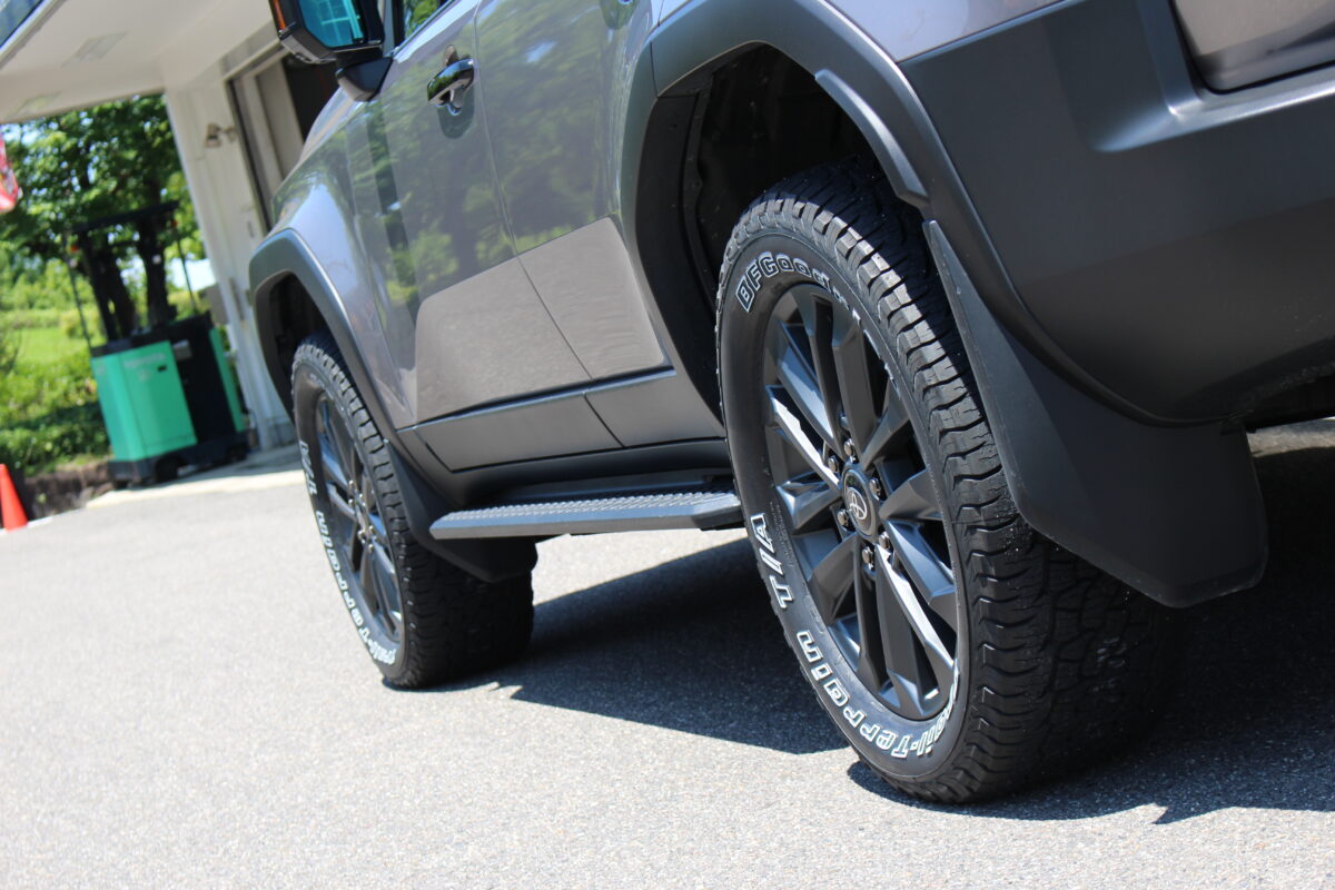 ランクル250純正車高に20インチ純正ホイールを生かし275/55R20を装着