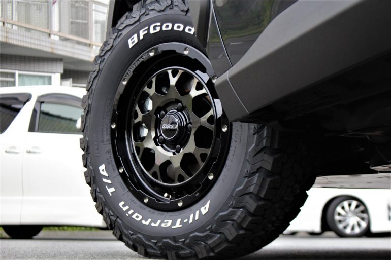 RAV4をリフトアップ＆RAYSデイトナM9 16インチ！ | 相模原店 | 店舗