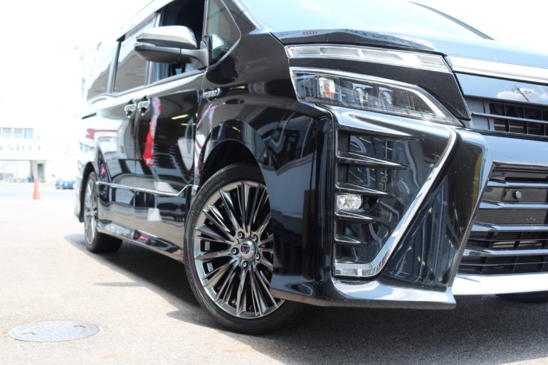 ヴォクシーにRAYS！！ベルサス ヴォウジェを☆彡 | 多治見店 | 店舗