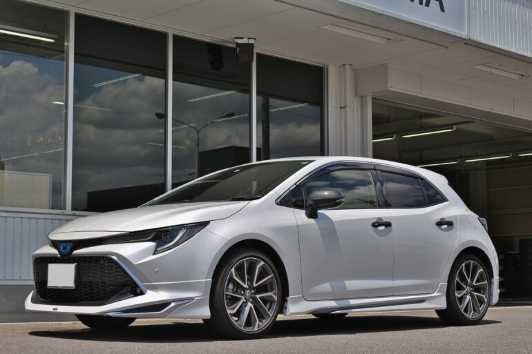 カローラスポーツに限定カラーアンリミットエディション＆タナベ