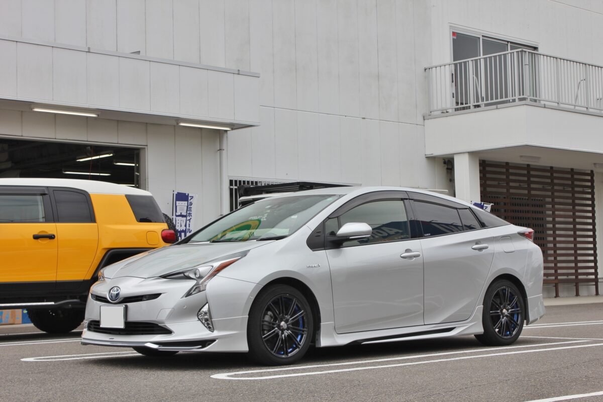 モデリスタな50系プリウスにウェッズスポーツ！純正車高18インチも