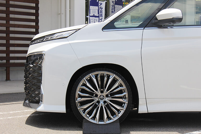 自分好みのホイールを見つけよう！ 新型VOXY（90系）リアルマッチング