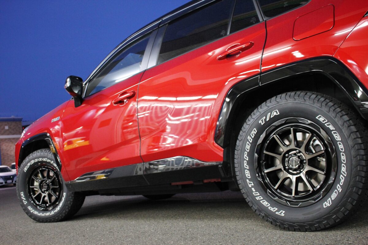 RAV4 PHVにBFトレイルテレーン×マッドヴァンス06を17インチで装着です