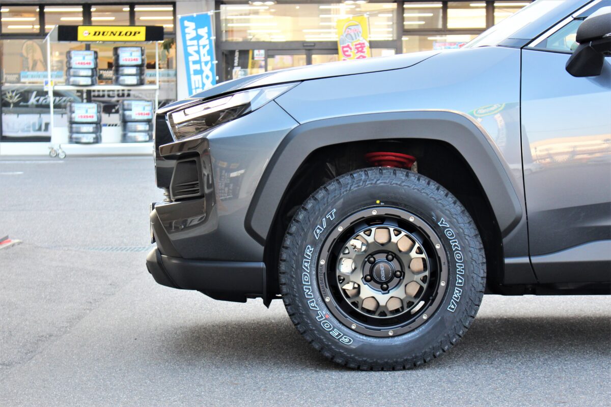 RAV4 を RAYS デイトナ M9 でアーバンオフスタイルに仕上げます