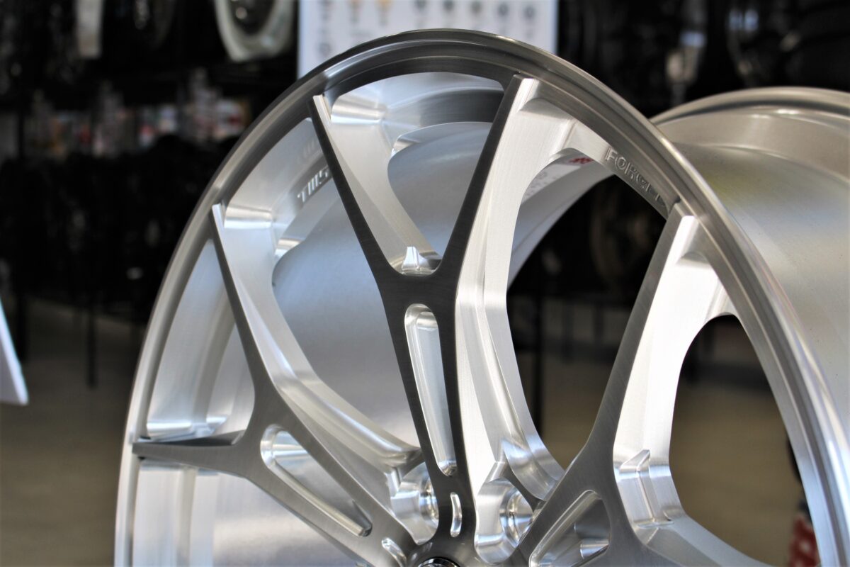 展示情報】TWS EXlete306S Urban-X Monoblock 22インチ。ランクル300に