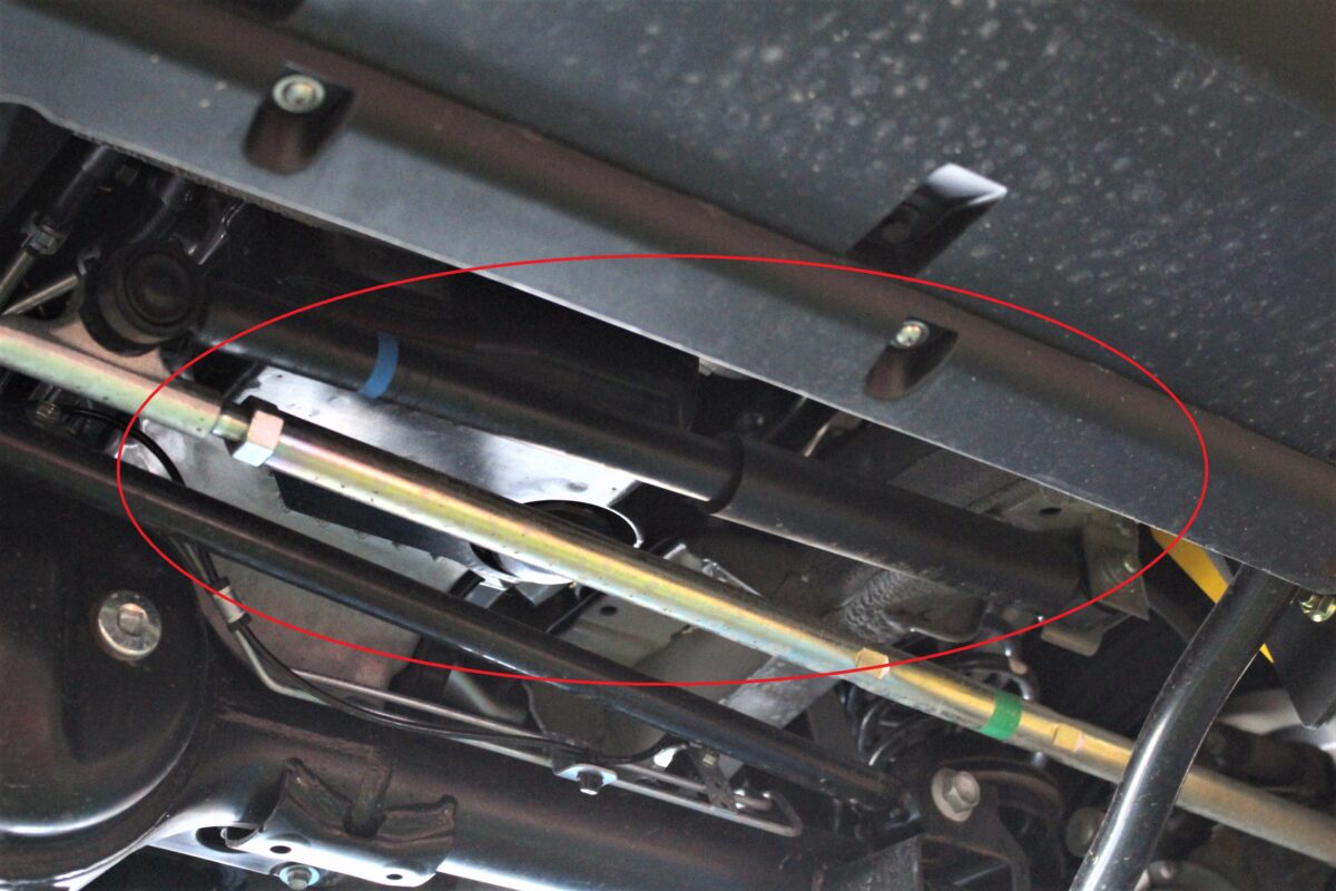 JB74 ジムニーシエラに ビルシュタイン ステアリングダンパー