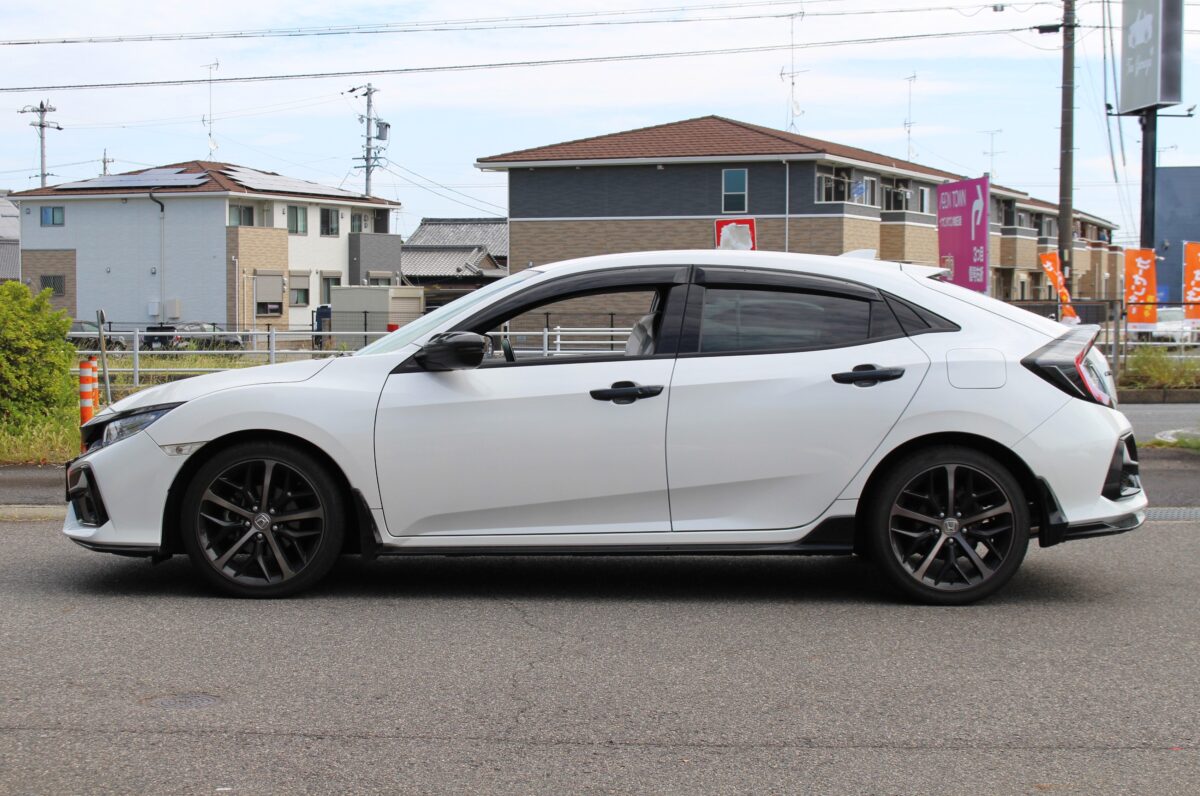 FK7 シビックハッチバックをローダウン。車高調にBLITZ DAMPER ZZ-Rを