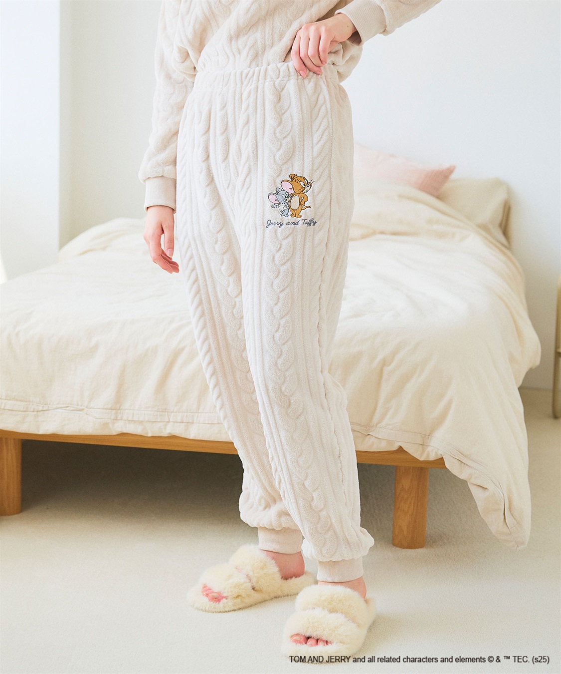 TOM and JERRY/トムとジェリー】トムジェリ刺繍ケーブルフリースロング