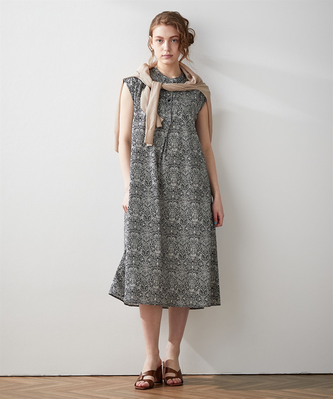 リバティープリントバンドカラーワンピース LE SOUK HOLIDAY｜クロス