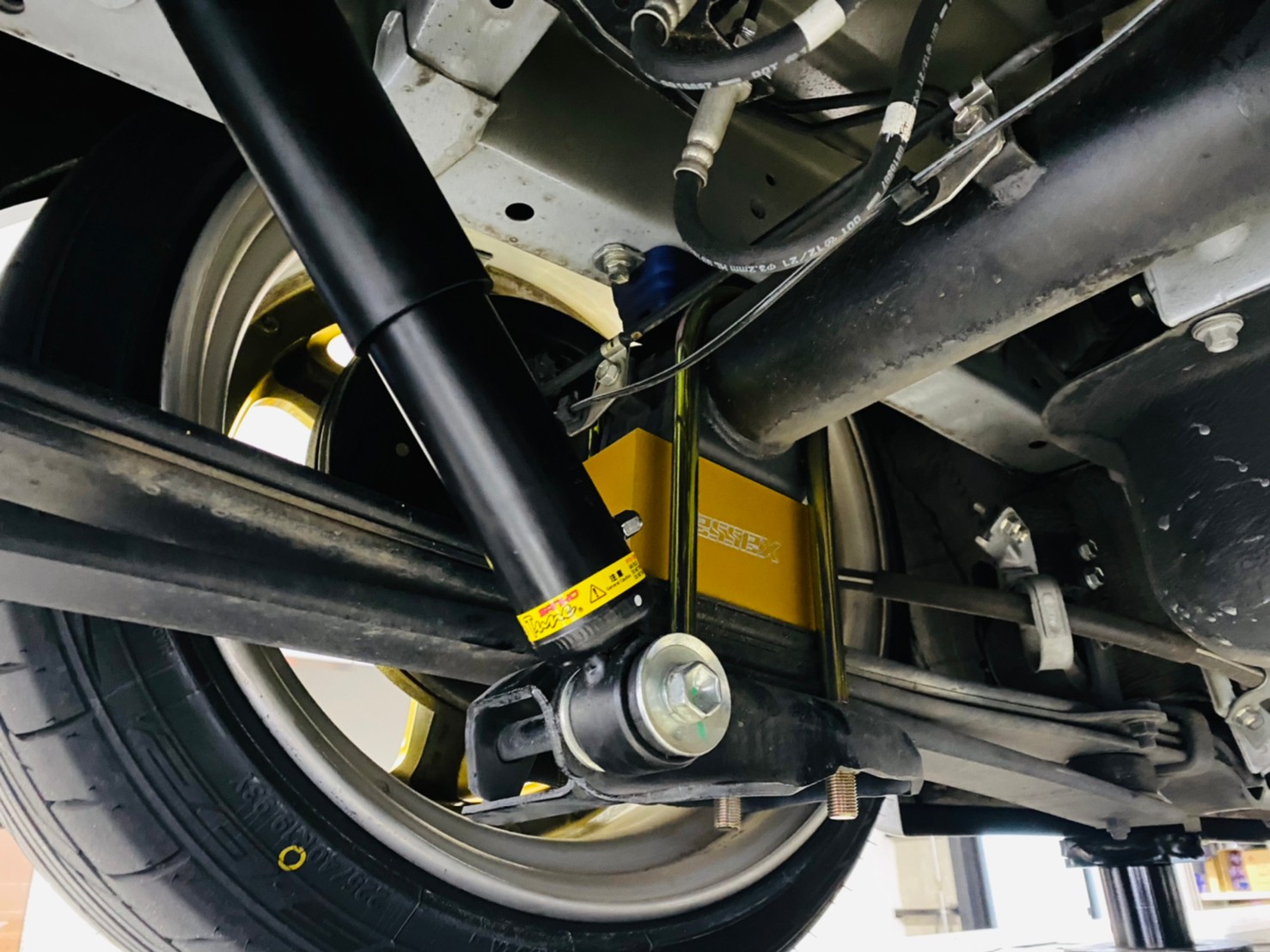 CRS横浜店】ハイエースもキャラバンも足回りカスタム！計4台ご紹介