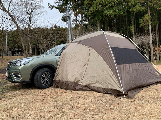 プライベート空間をささっと作れるカーサイドシェルターで昼寝してみ