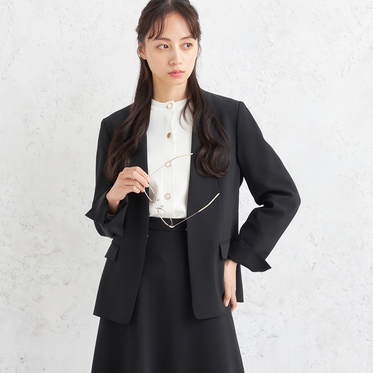 Oggiコラボ パウダリーツイル ノーカラージャケット 黒 セットアップ