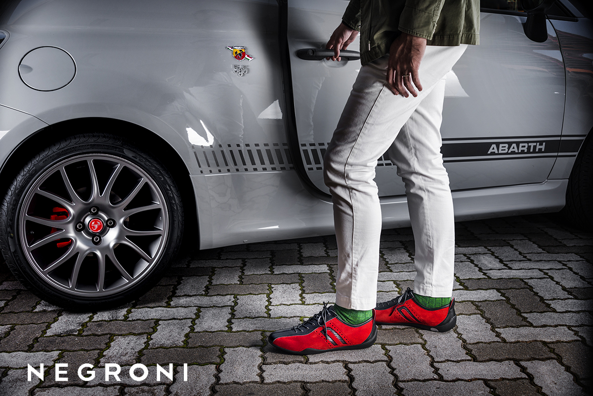 素材と履き心地への探究心が生み出す革新的なドライビングシューズ