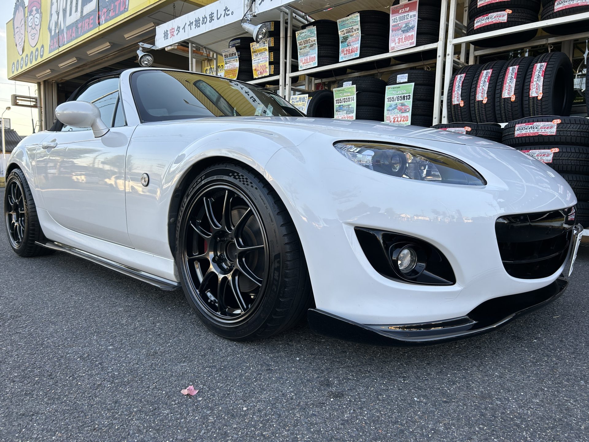 ロードスターにレーシング仕様『ウェッズスポーツTC105X』 | 秋山