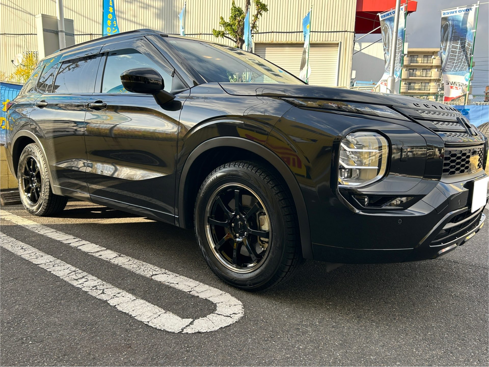 アウトランダーPHEVの足元に「氷に効く」ヨコハマ【アイスガードSUV