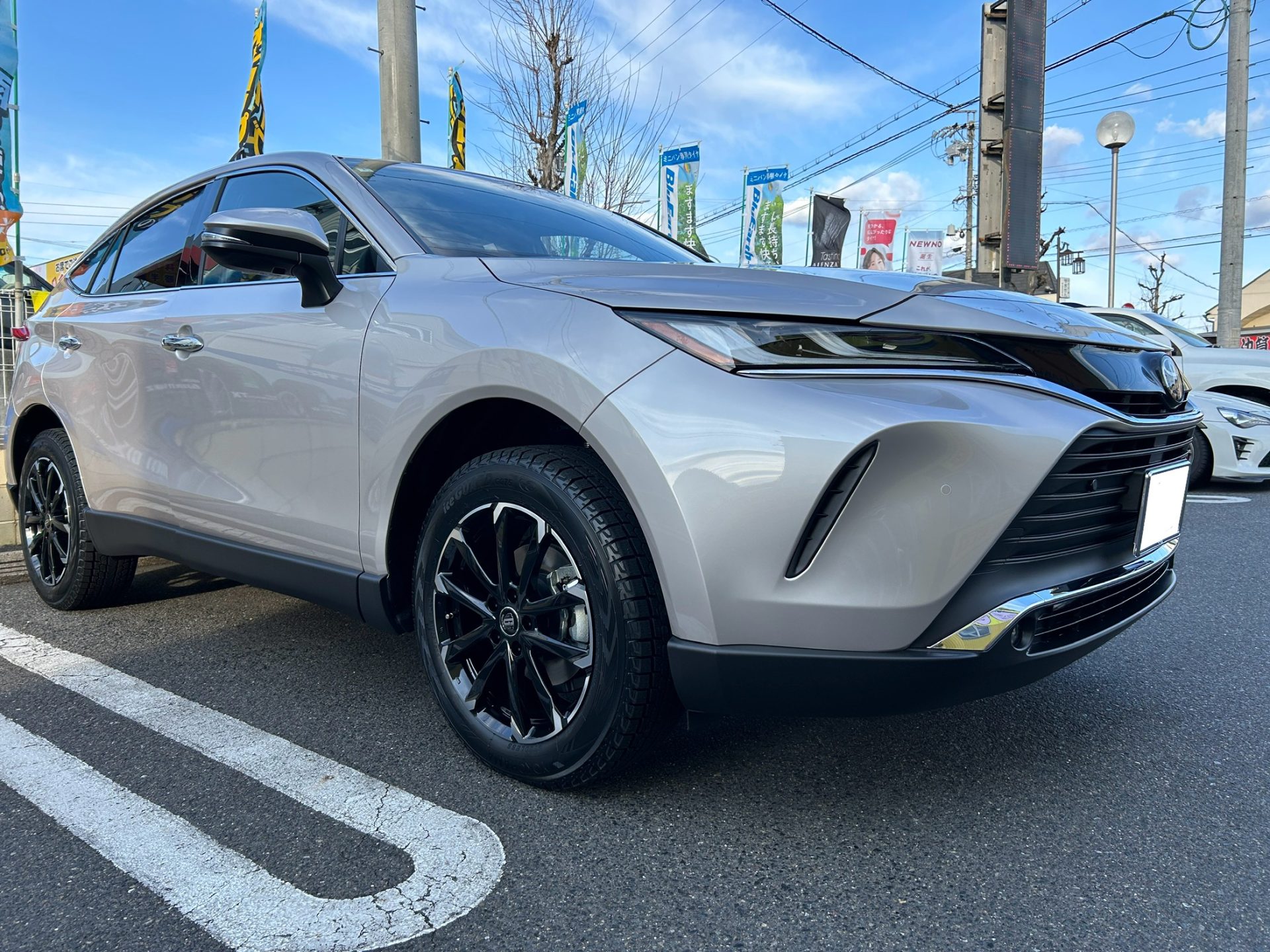 スタッドレスタイヤ装着×TOYOTA RAV4＆ハリアー | 秋山タイヤホームページ