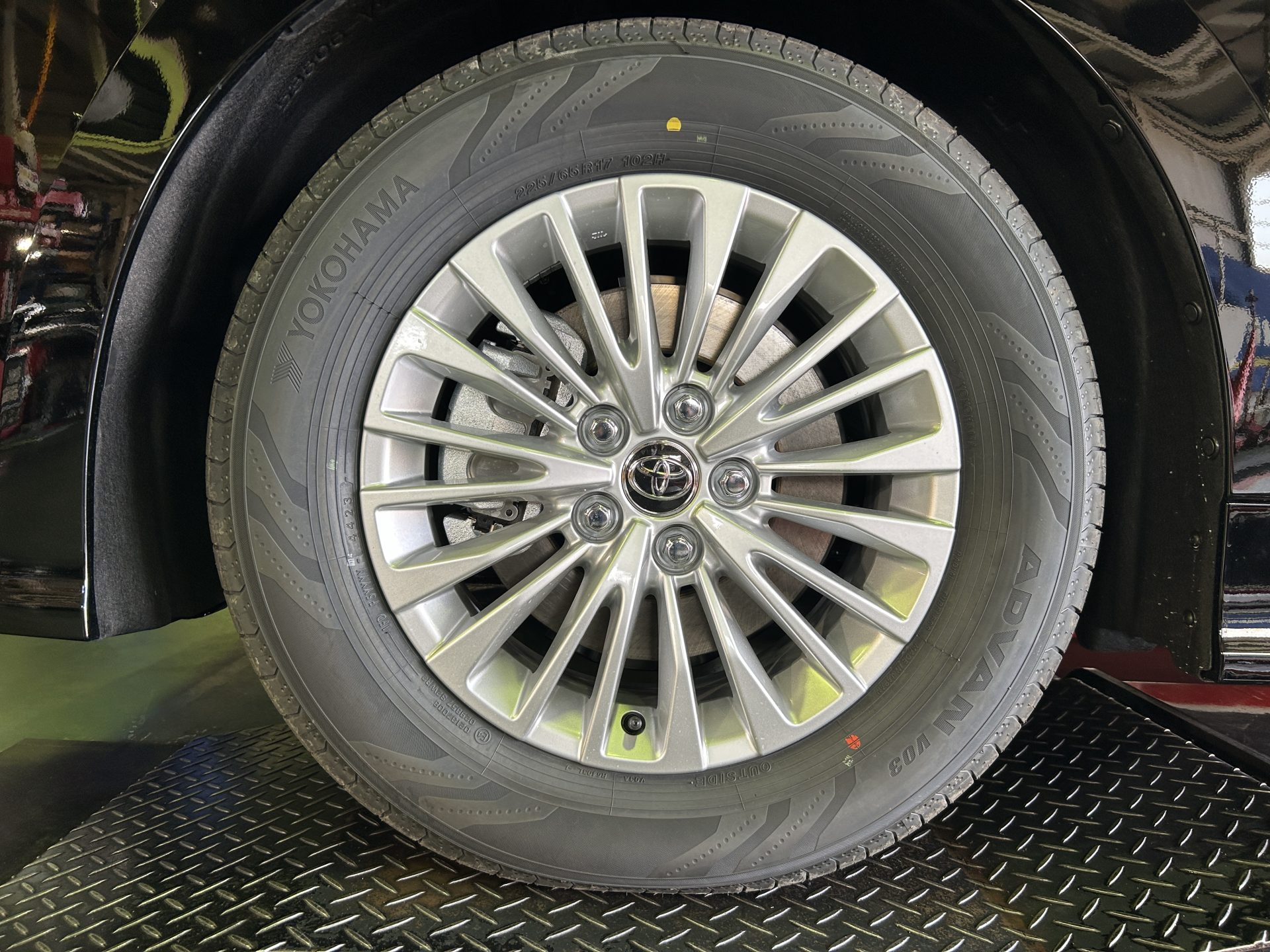 スタッドレスタイヤ装着×TOYOTA 新型アルファード | 秋山タイヤ