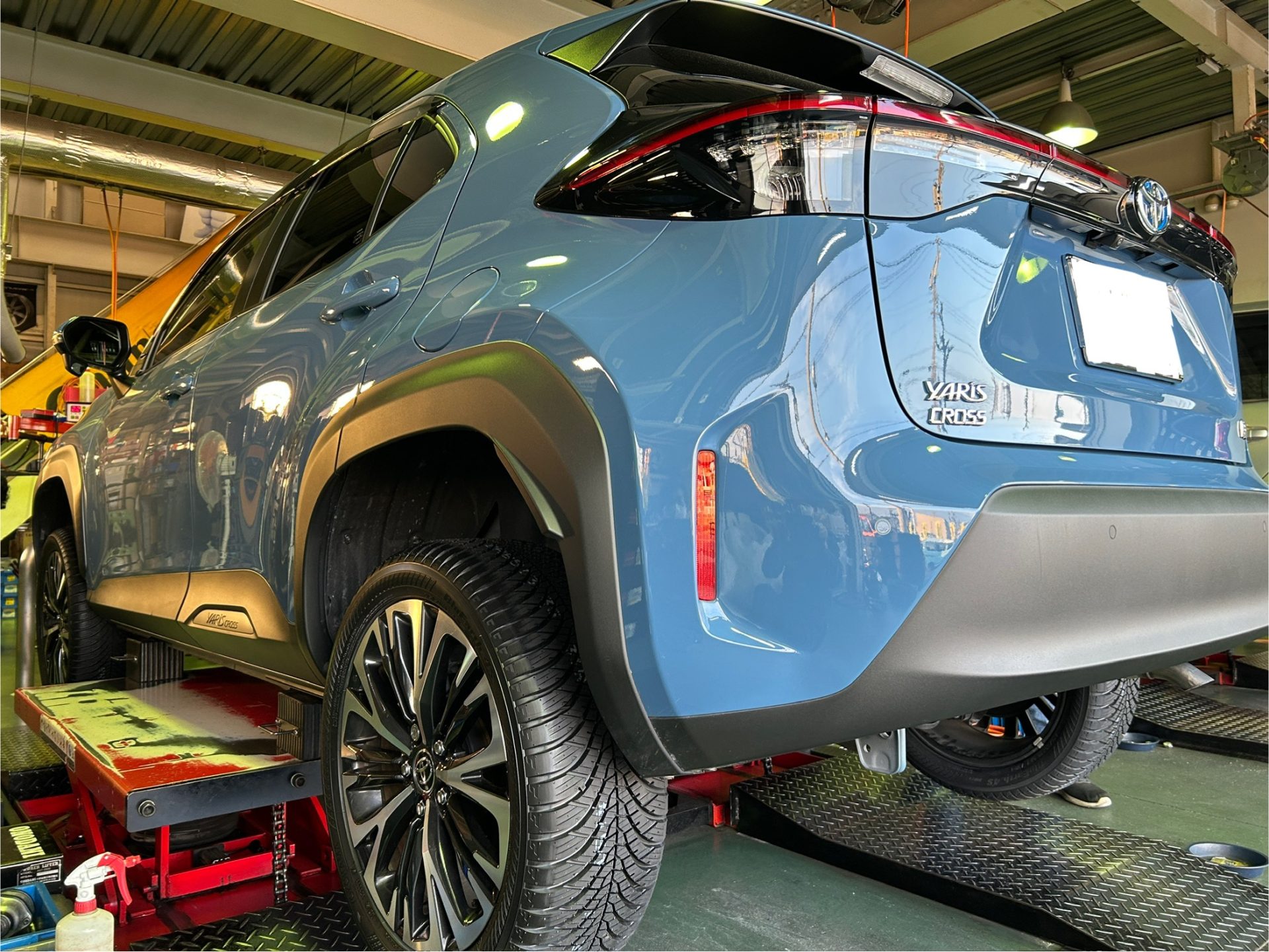 ヤリスクロスのタイヤ交換に ☃ ☂ ☀【ヨコハマ ブルーアース4S AW21