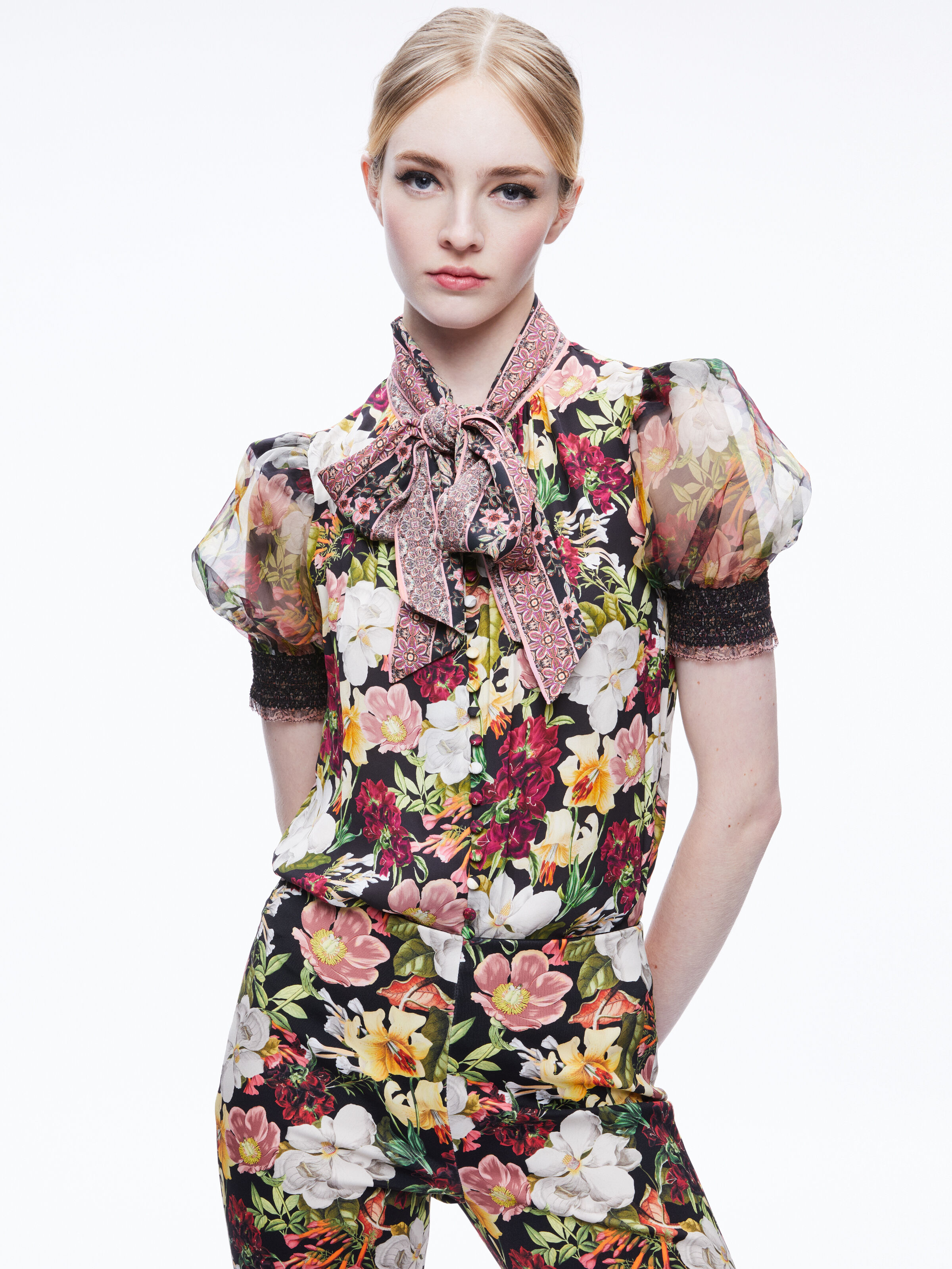 BRENTLEY PUFF SLEEVE BLOUSE in JUNIPER FLORAL BLACK | ALICE + OLIVIA