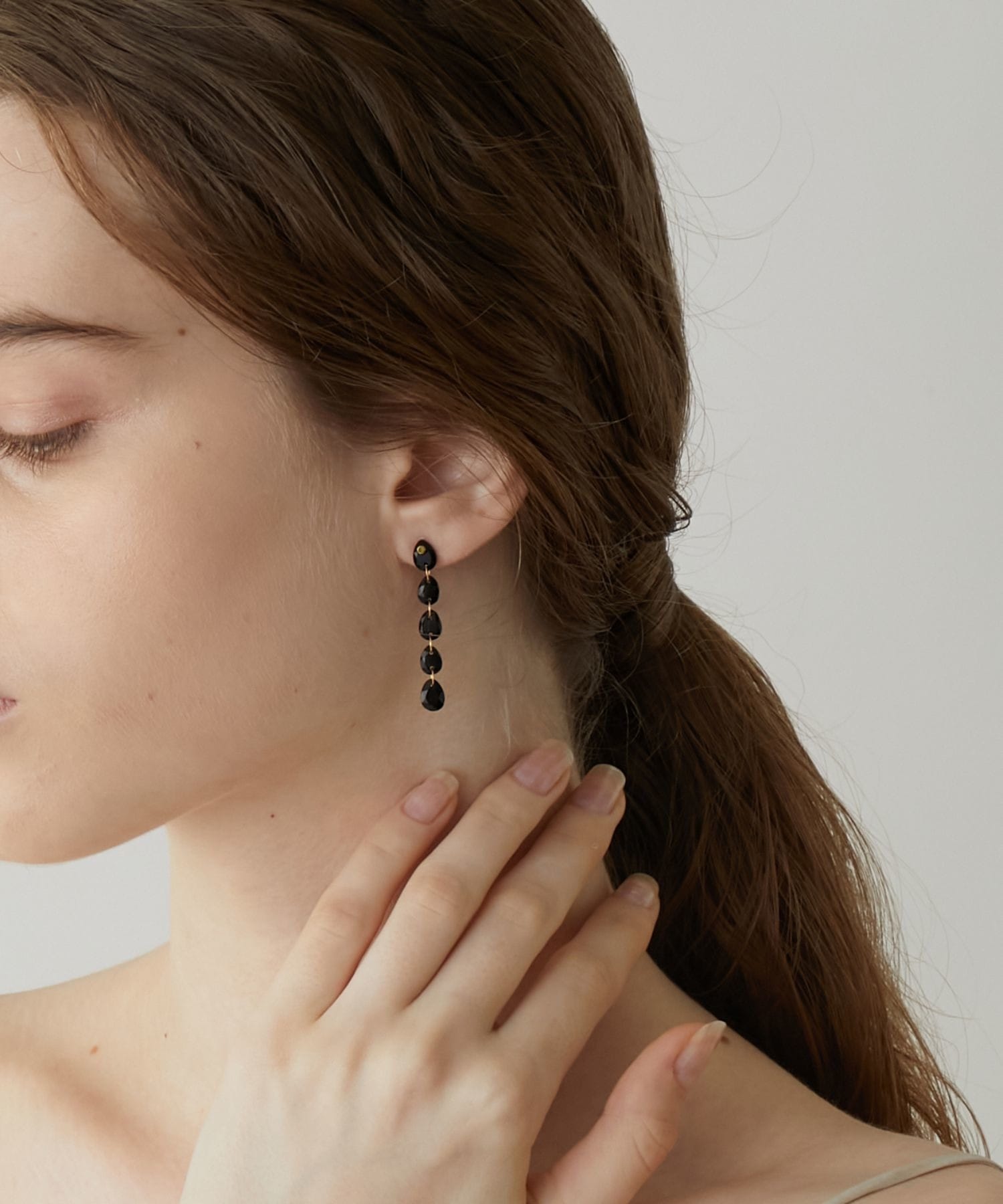 eden] onyx tear drops pierced earring｜ARTIDA OUD（アルティーダ