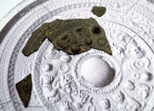 国内最多、100面以上の銅鏡を副葬か 奈良・桜井茶臼山古墳 [奈良県